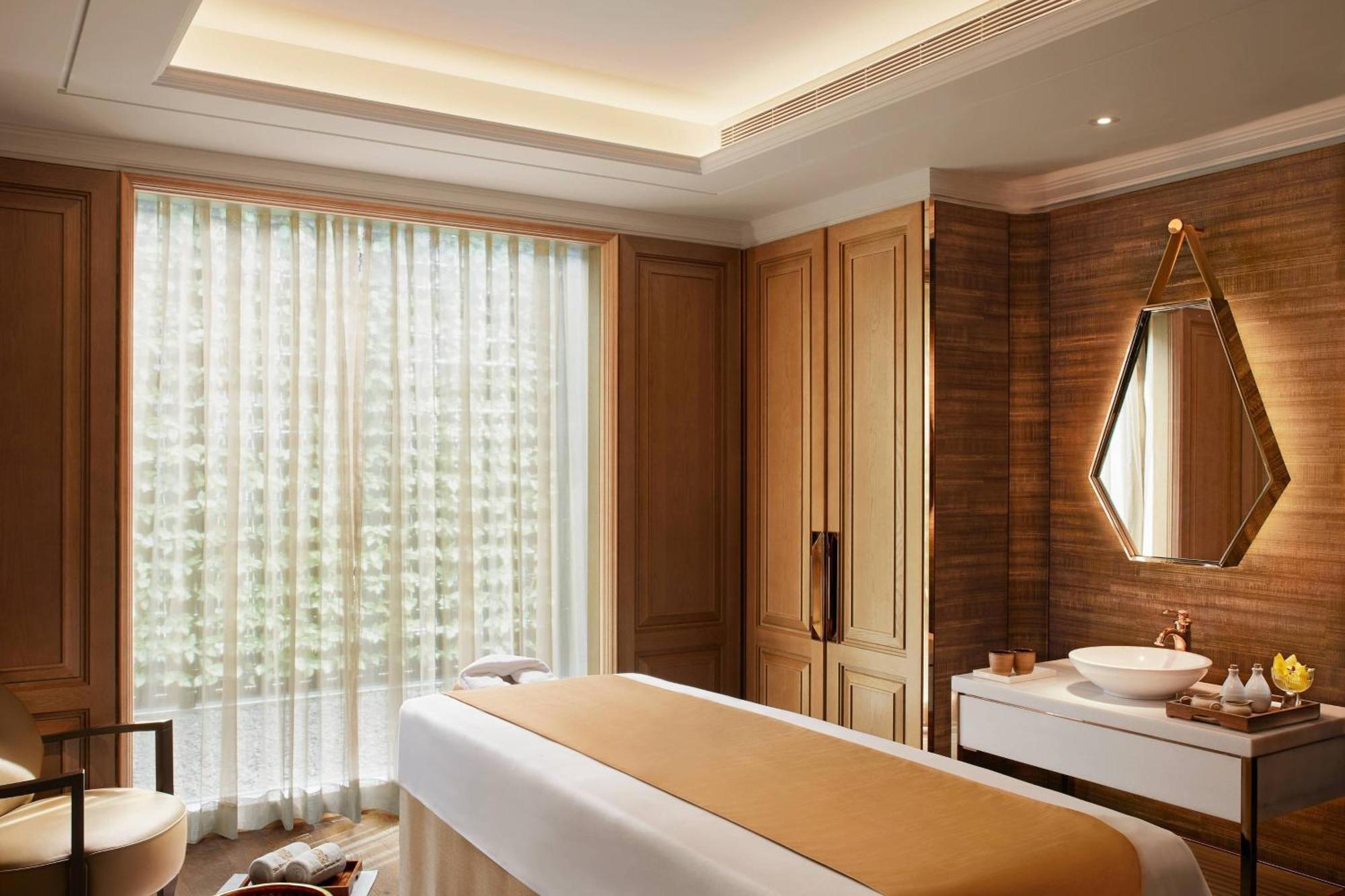 The Ritz-Carlton, Pune Exteriör bild