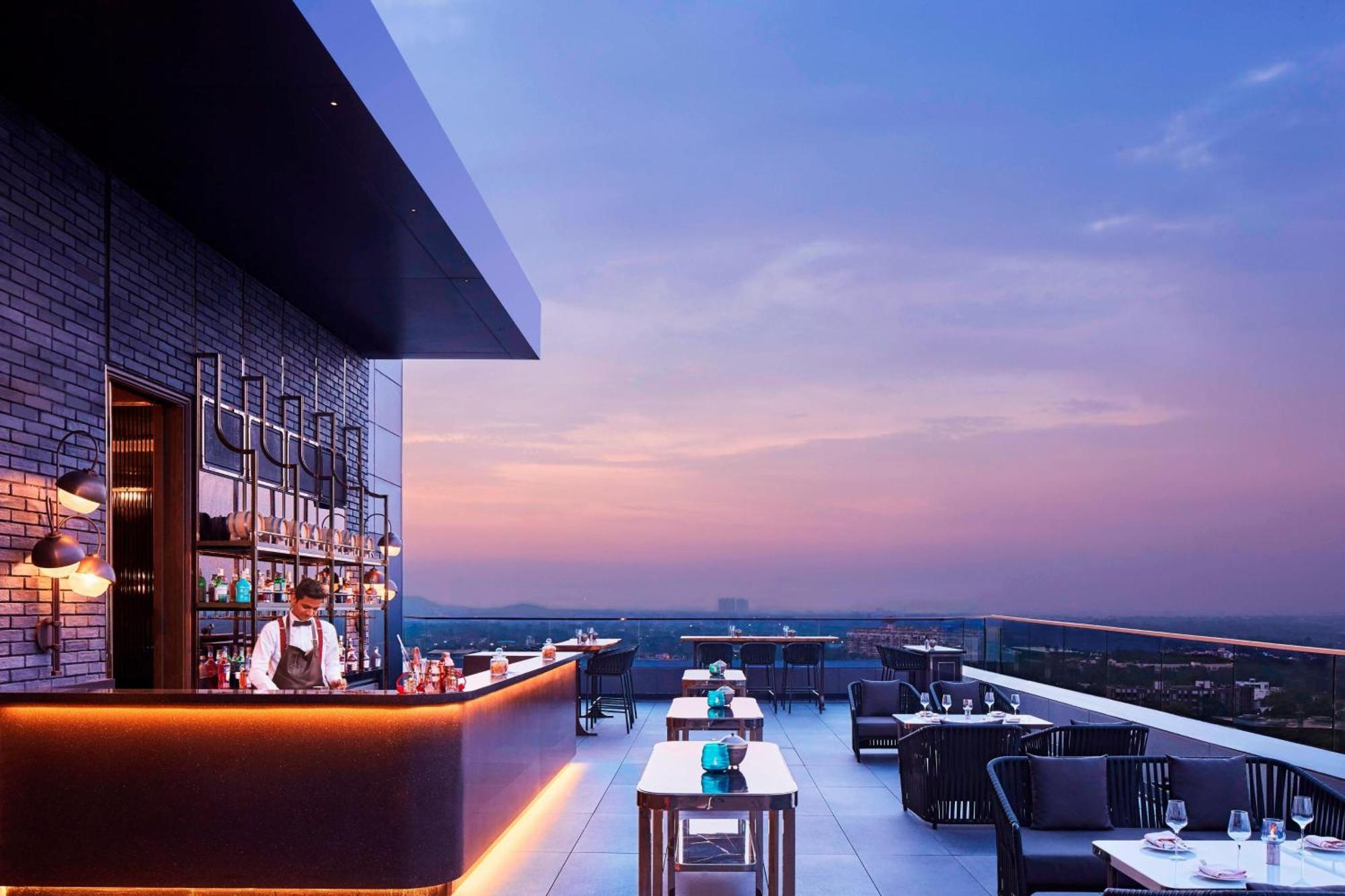 The Ritz-Carlton, Pune Exteriör bild