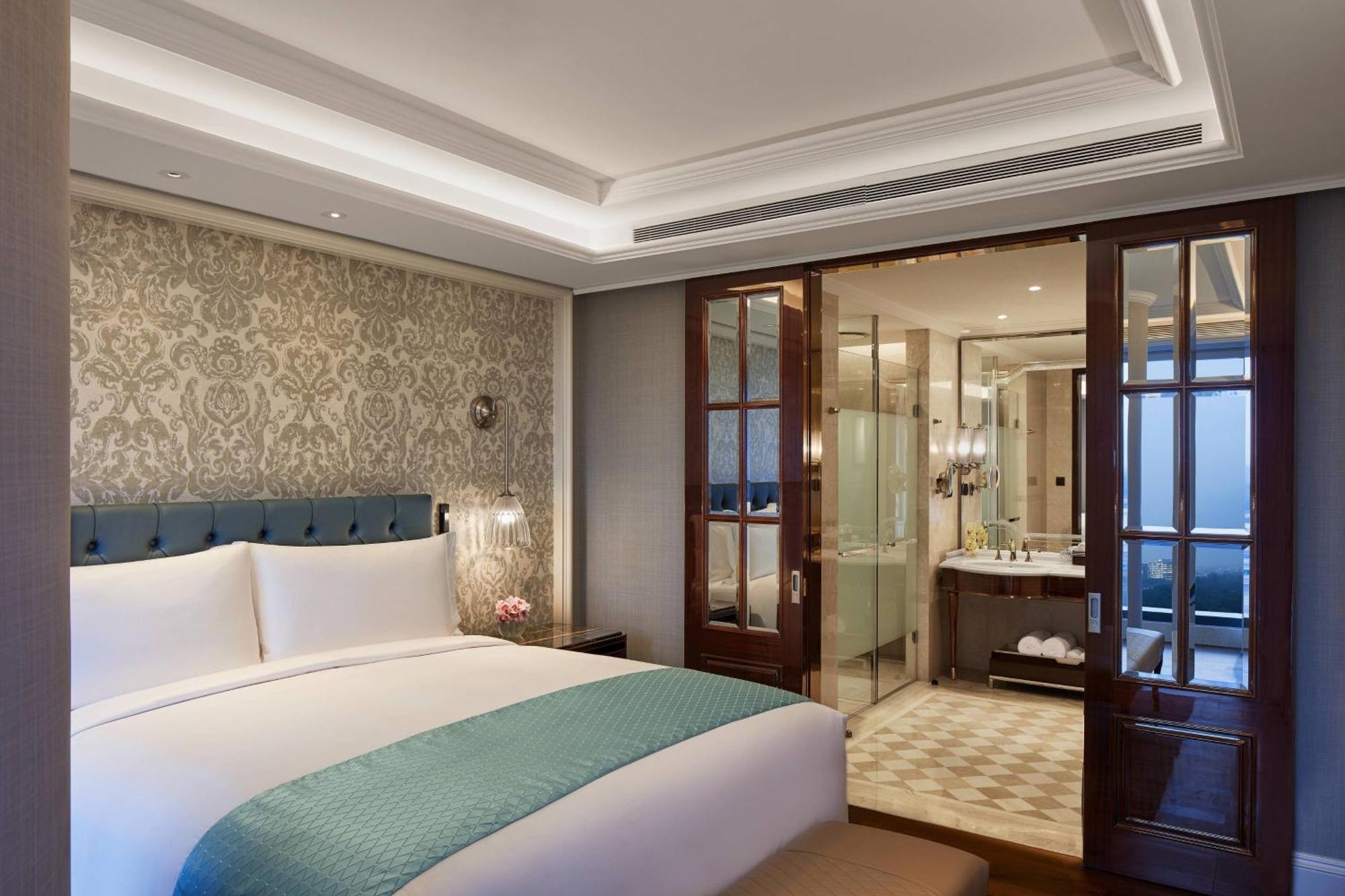 The Ritz-Carlton, Pune Exteriör bild