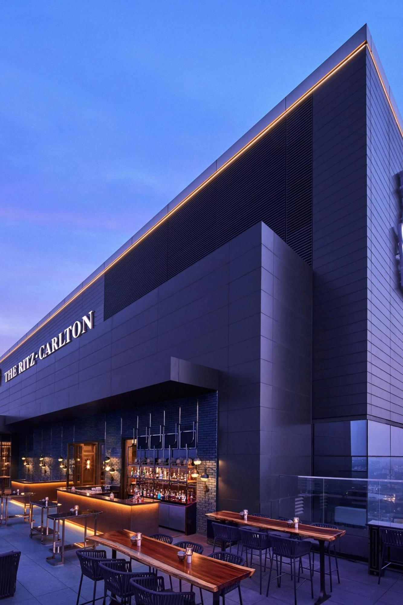 The Ritz-Carlton, Pune Exteriör bild